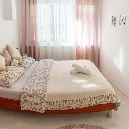 Apartman Lili Knin Kültér fotó