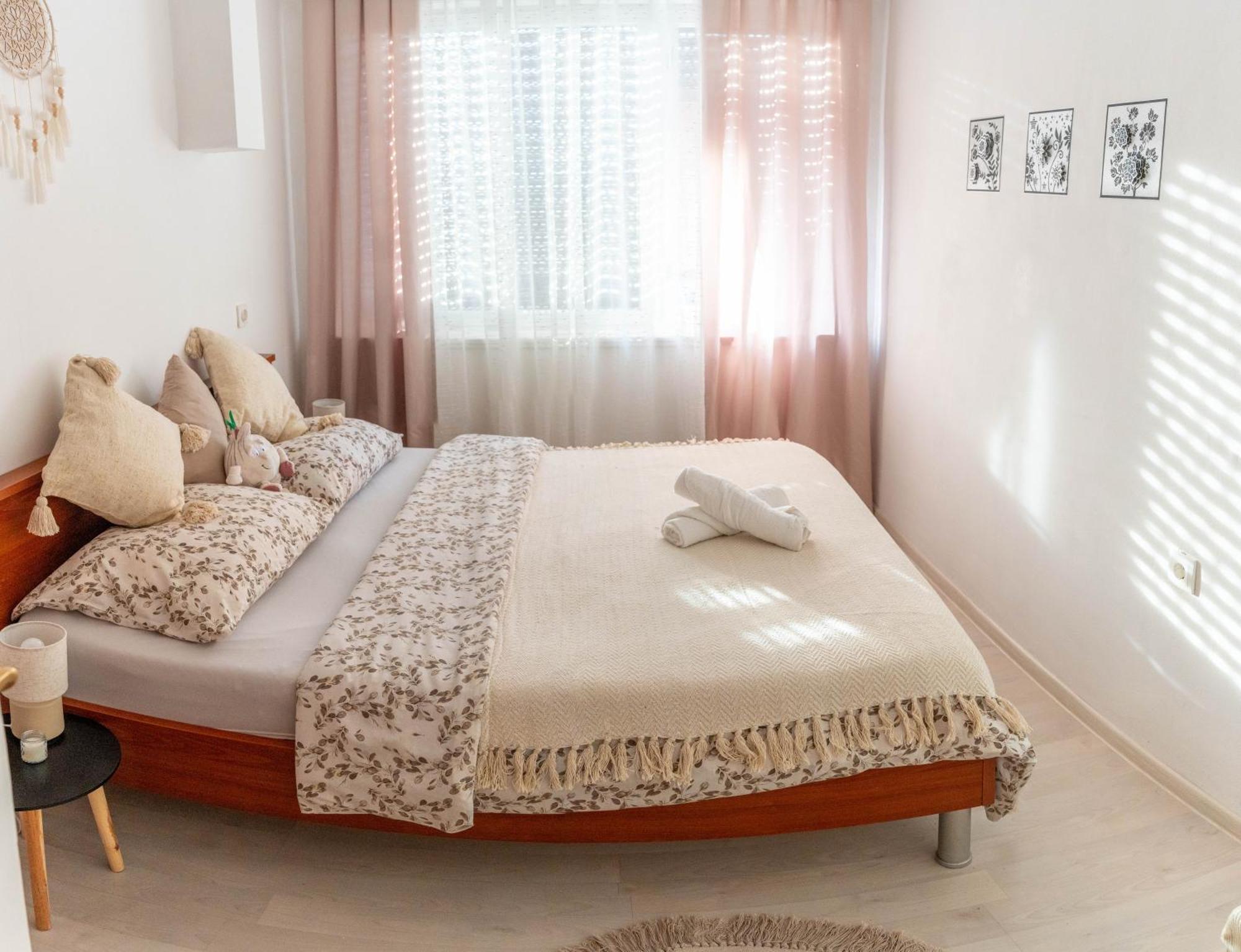 Apartman Lili Knin Kültér fotó