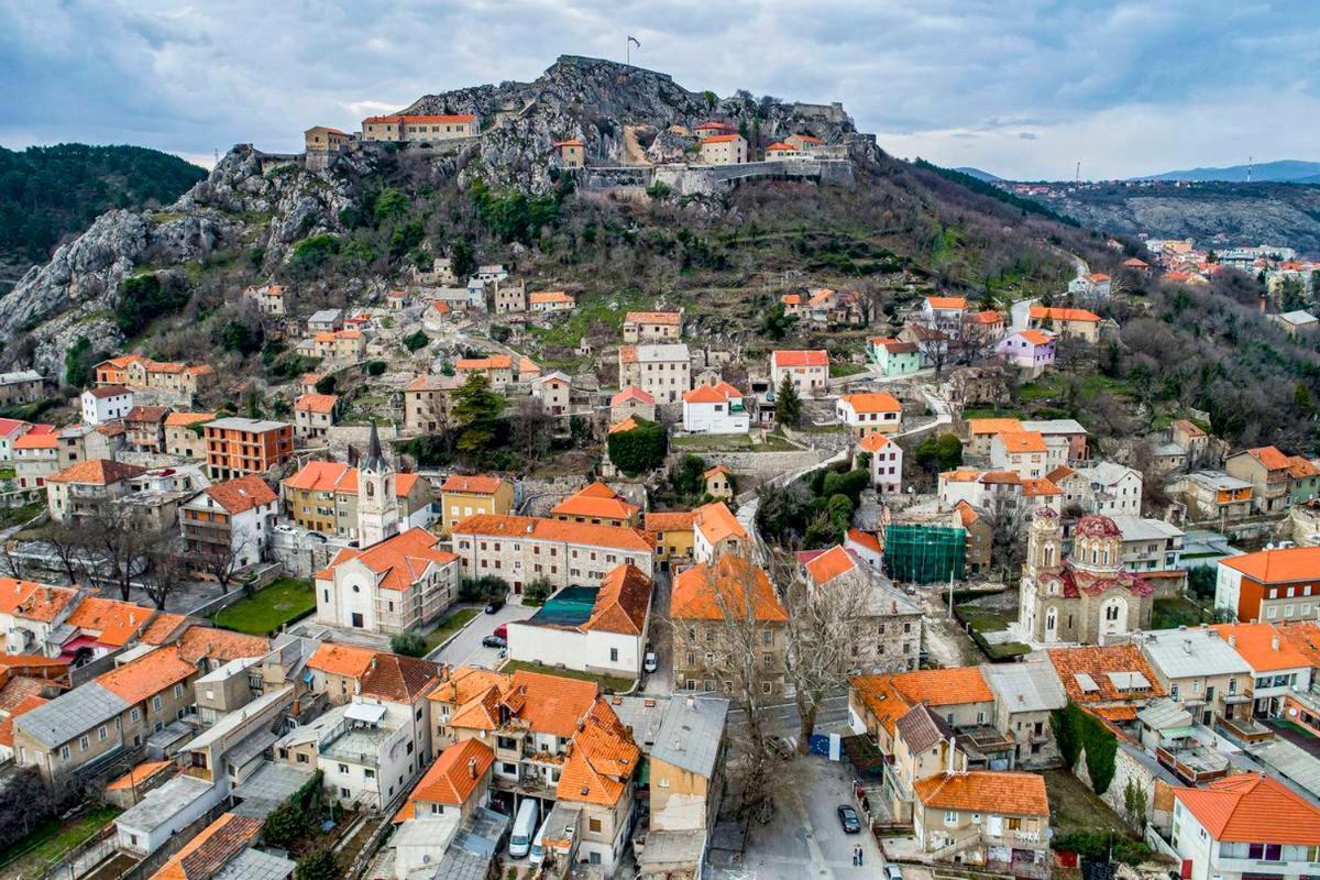Apartman Lili Knin Kültér fotó